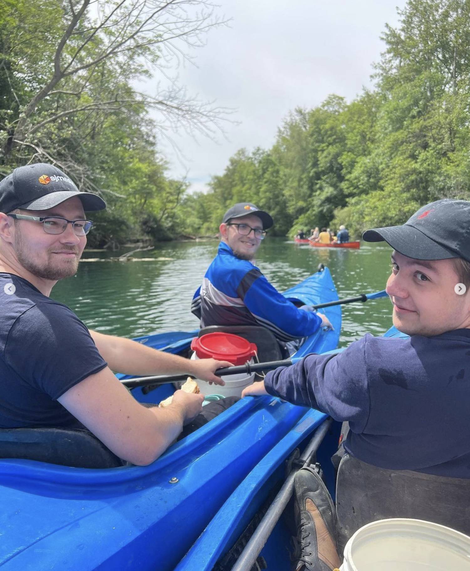 Team unterwegs auf dem Wasser